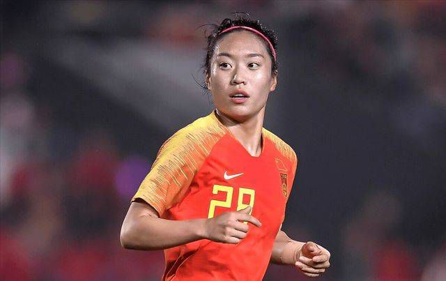 据悉，吉姆·帕森斯先后参加过15部美剧的试镜全部被无情 “大爆炸”佩妮模仿布兰妮 黄金蟒绕脖狂野抢镜 2016-01-30 ​美国当地时间1月29日，《生活大爆炸》中的“Penny”卡蕾·库奥科录制《 Lip Sync Battle》节目，节目上卡雷模仿布兰妮《I'm A Slave 4 U》的经典造型，戴黄金蟒出场。